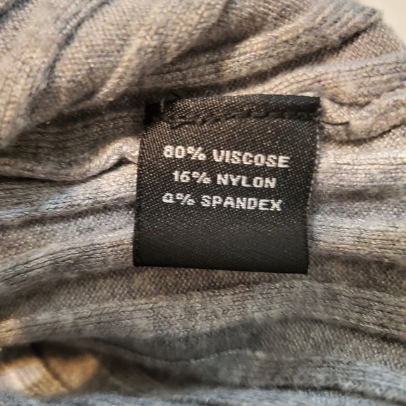 Motive Knit grey turtleneck - Picture 9 of 11